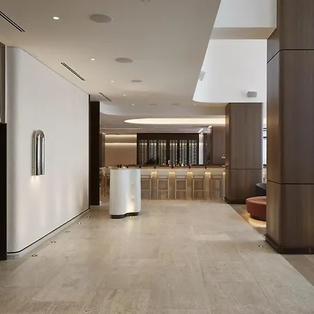 Vogue Hotel Montreal Downtown, Curio Collection By Hilton-2